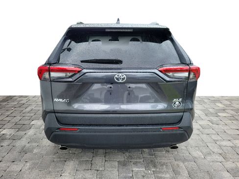 Used 2021 Toyota RAV4 XLE Premium FWD image 5