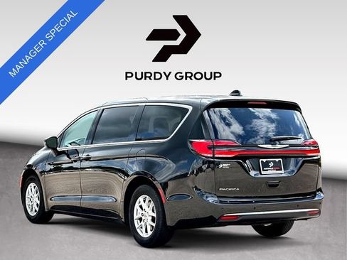 Used 2023 Chrysler Pacifica Touring-L FWD image 6