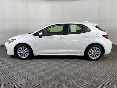 Used 2023 Toyota Corolla SE image 2