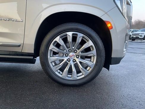 Used 2021 GMC Yukon Denali w/ Denali Premium Package image 38