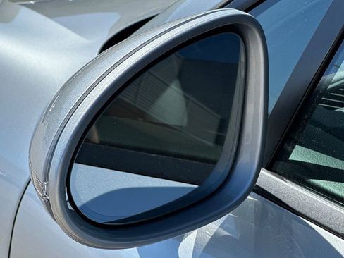 New 2026 Porsche Macan image 41