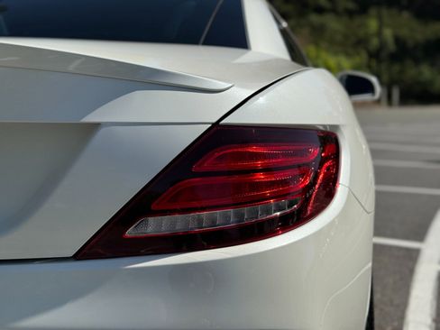 Used 2020 Mercedes-Benz SLC 300 image 18