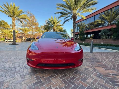 Used 2022 Tesla Model Y Long Range AWD/4WD image 2