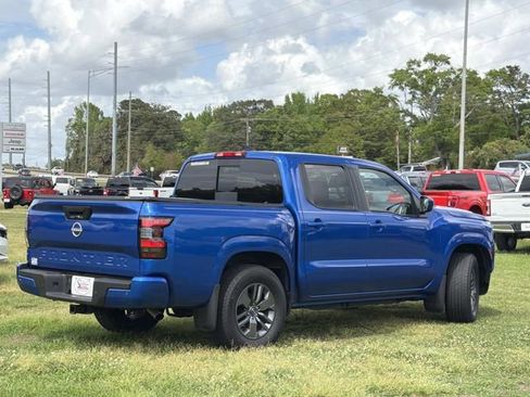 Used 2025 Nissan Frontier SV w/ SV Convenience Package RWD image 9