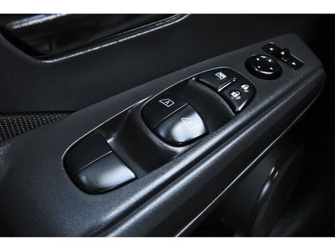 Used 2021 Nissan Kicks S image 22