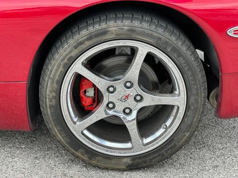 Used 2002 Chevrolet Corvette Coupe w/ Preferred Equipment Group2 RWD image 21