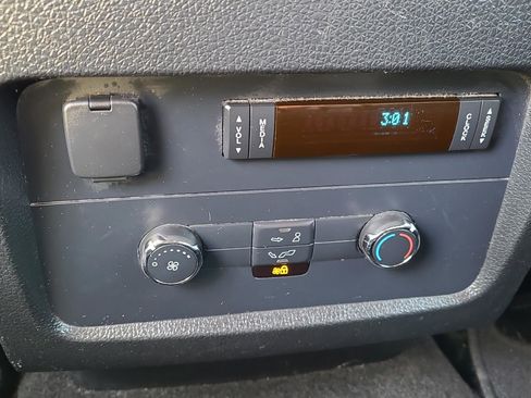 Used 2017 Ford Expedition EL XLT image 14