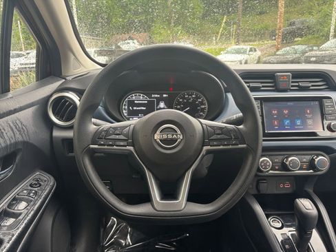 Used 2025 Nissan Versa SV FWD image 33