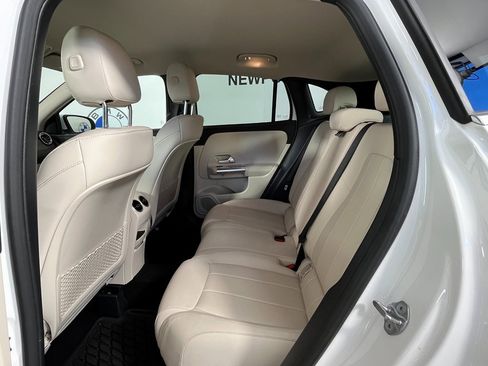 Used 2023 Mercedes-Benz GLA 250 4MATIC w/ Premium Package image 18