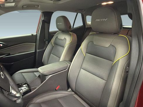 Used 2024 Chevrolet Trax ACTIV w/ Sunroof Package FWD image 27