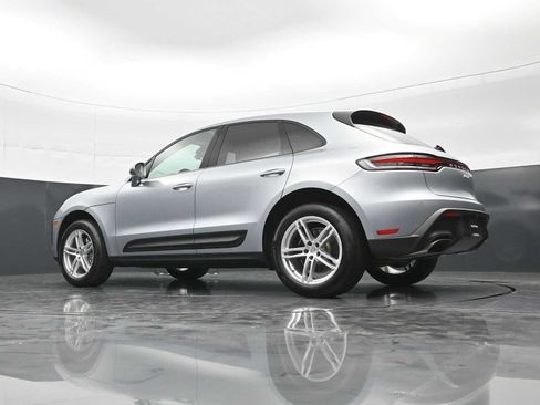 Certified 2025 Porsche Macan AWD/4WD image 37