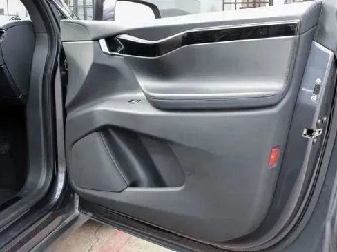 Used 2018 Tesla Model X 100D image 50