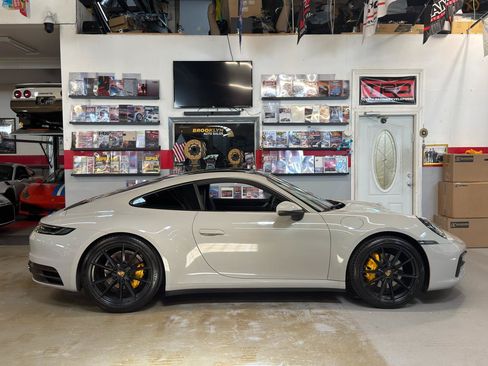 Used 2020 Porsche 911 Carrera RWD image 5