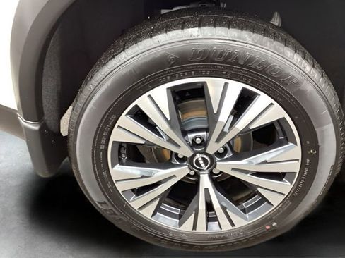 Used 2023 Nissan Rogue SV w/ SV Premium B Package image 11