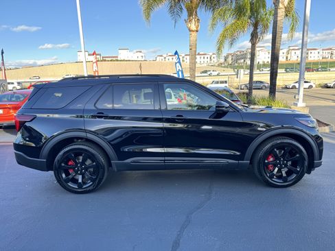 Used 2025 Ford Explorer ST image 11