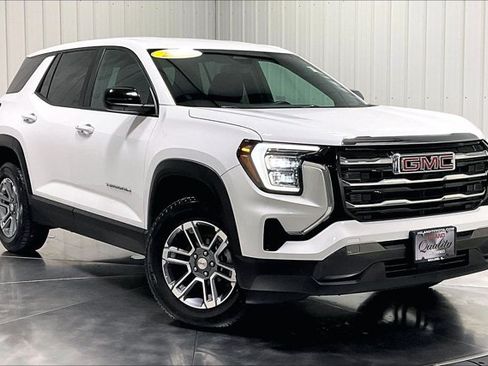 Used 2025 GMC Terrain Elevation AWD/4WD image 3