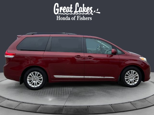 Used 2012 Toyota Sienna XLE FWD image 6