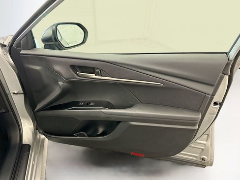 Used 2025 Toyota Camry LE image 33