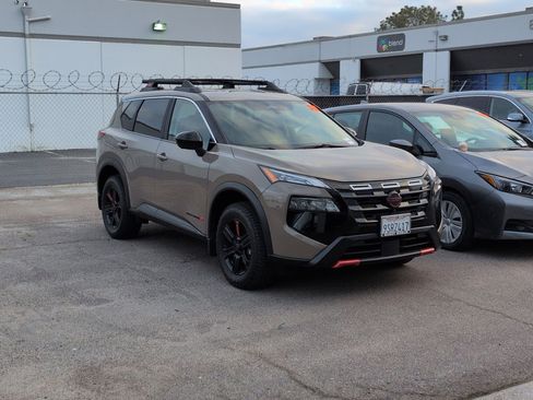 Used 2025 Nissan Rogue Rock Creek image 2