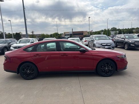 Certified 2025 Honda Accord SE image 4