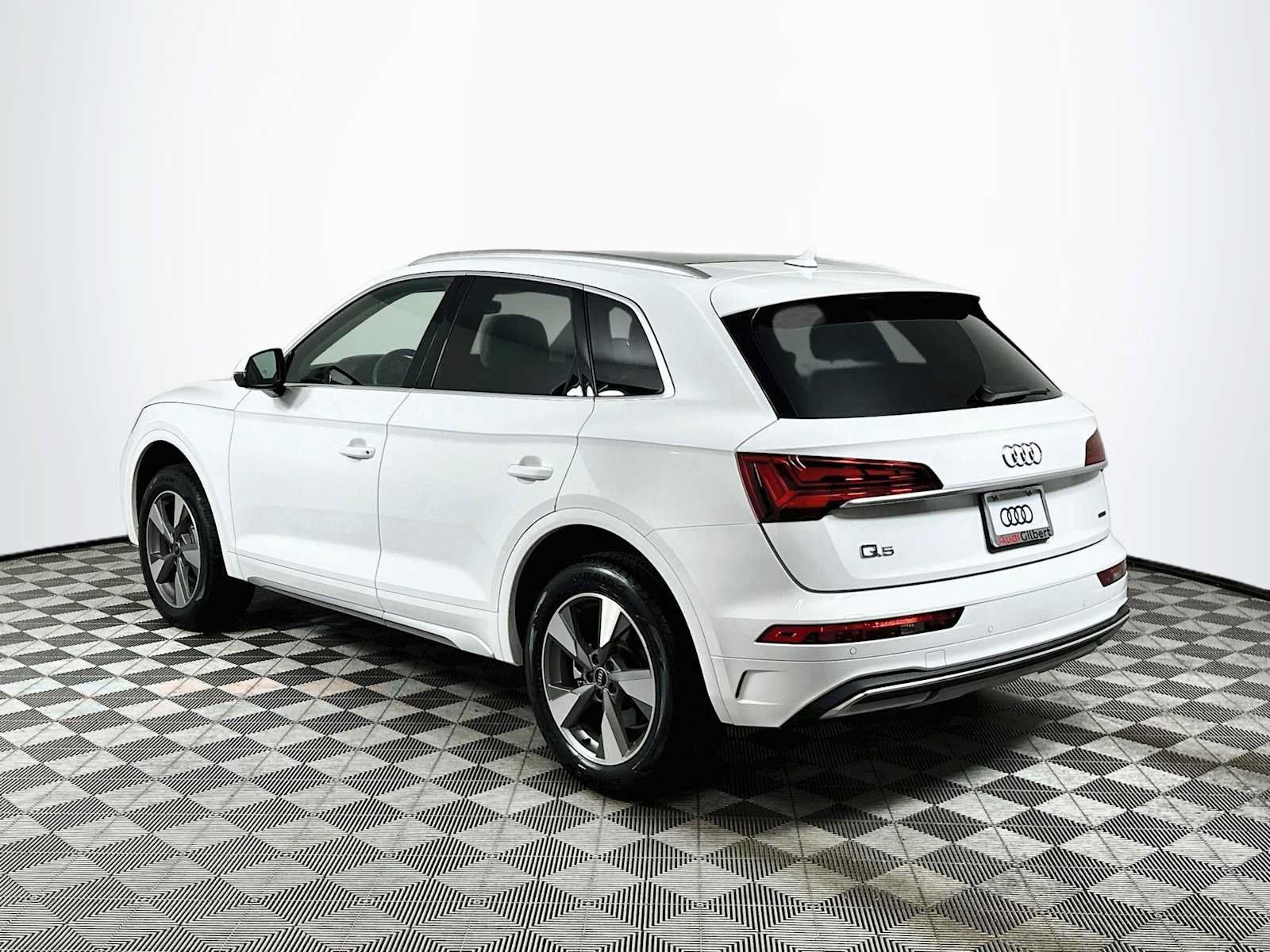 Certified 2023 Audi Q5 2.0T Premium w/ Convenience Package AWD/4WD image 5