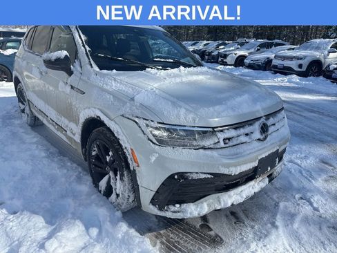 Used 2023 Volkswagen Tiguan SE R-Line image 4