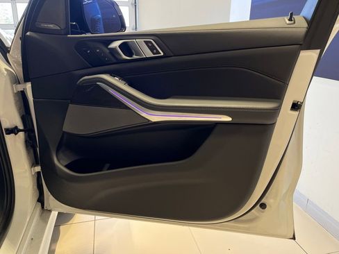 Used 2024 BMW X7 M60i w/ Executive Package image 44