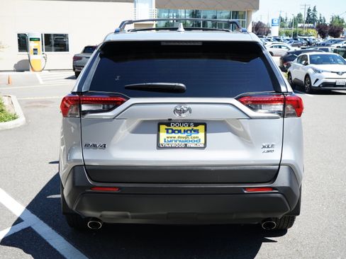 Used 2023 Toyota RAV4 XLE Premium image 4