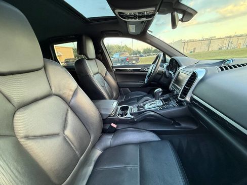 Used 2012 Porsche Cayenne image 32
