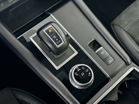 Used 2024 Mitsubishi Outlander SE image 25