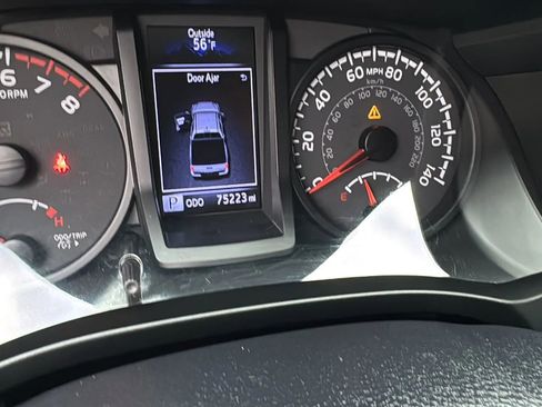 Used 2020 Toyota Tacoma SR image 18