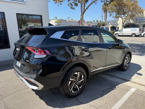 Used 2023 Kia Sportage LX AWD/4WD image 9