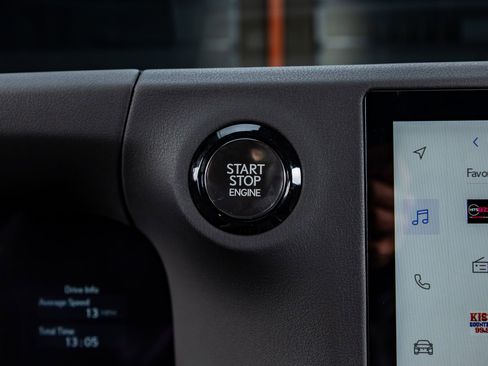 Used 2025 Lexus GX 550 image 23