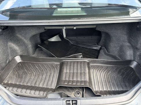 Used 2017 Toyota Camry XLE w/ Moonroof Package FWD image 5