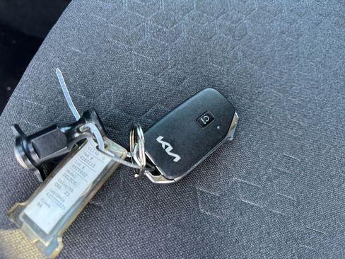 Used 2025 Kia Seltos S image 25
