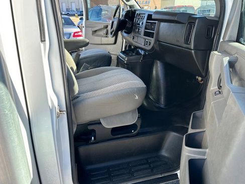 Used 2016 Chevrolet Express 3500 image 24