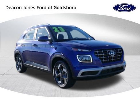 Used 2023 Hyundai Venue Limited image 9