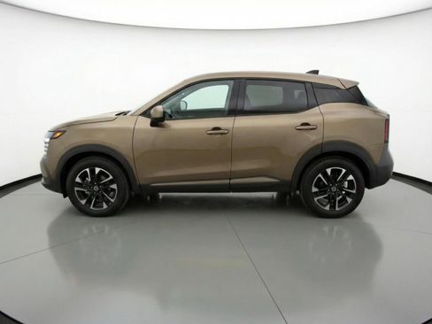 Used 2025 Nissan Kicks SV AWD/4WD image 5