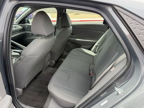 Used 2024 Hyundai Elantra SEL FWD image 18