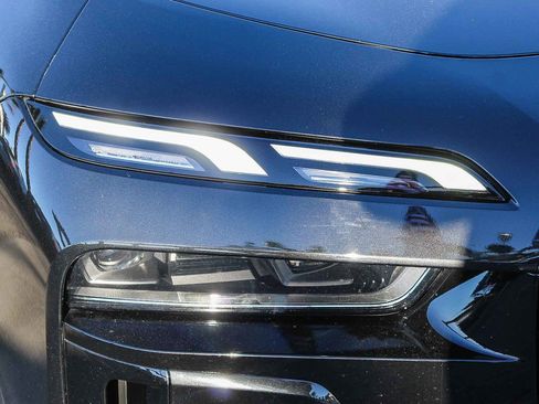 Used 2023 BMW 760i xDrive w/ Luxury Rear Seating Package image 8