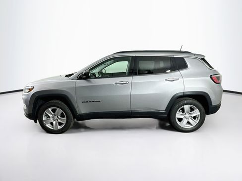 Used 2022 Jeep Compass Latitude w/ Sun and Sound Group AWD/4WD image 4