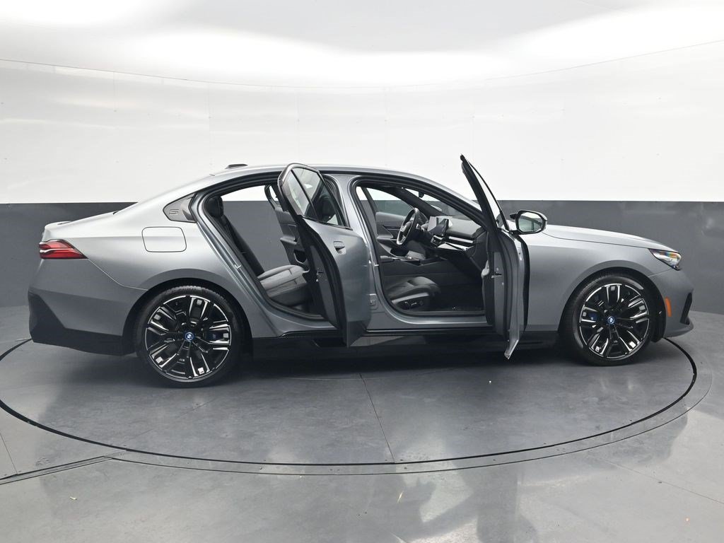 Used 2025 BMW i5 M60 w/ Executive Package AWD/4WD image 34