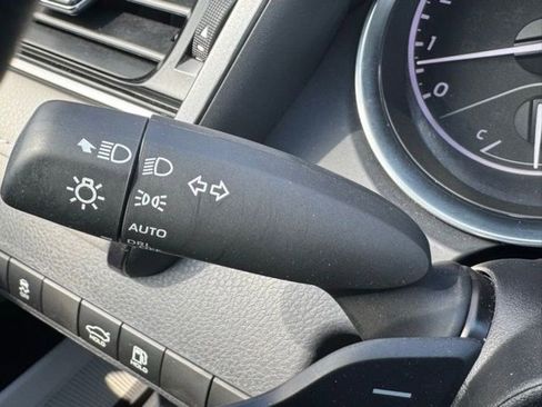 Certified 2019 Toyota Camry SE FWD image 25