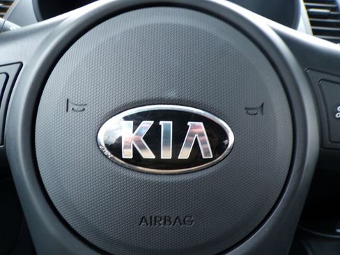 Used 2013 Kia Soul FWD image 30