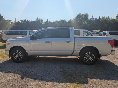 Used 2021 Nissan Titan SV RWD image 8