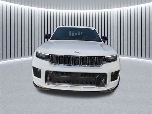 Certified 2025 Jeep Grand Cherokee L Overland w/ Luxury Tech Group IV AWD/4WD image 17
