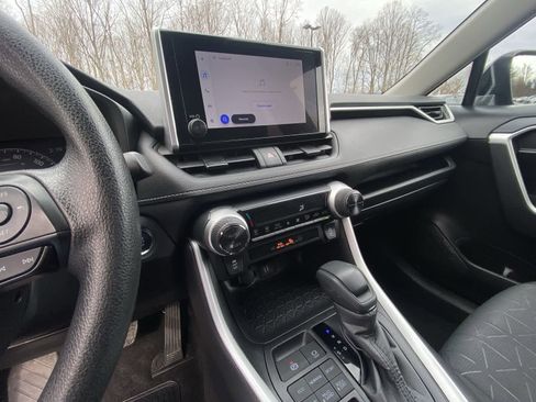 Used 2025 Toyota RAV4 XLE AWD/4WD image 19