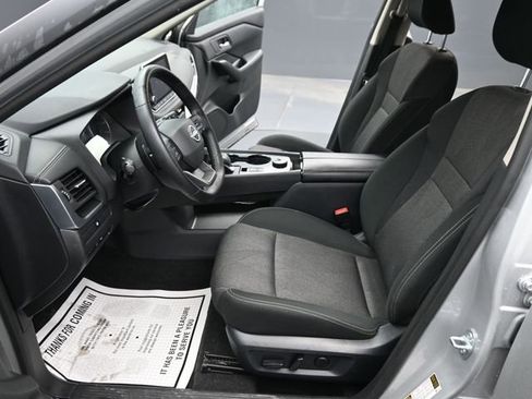 Used 2025 Nissan Rogue SV image 13