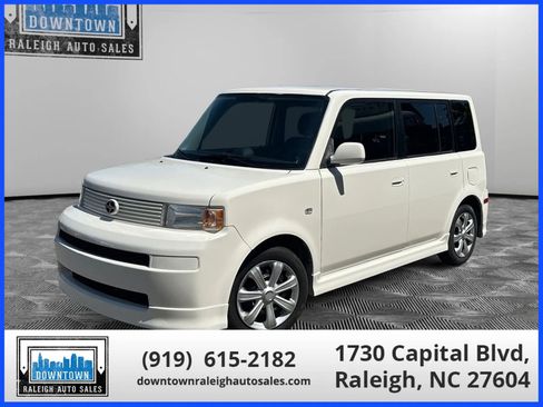 Used 2005 Scion xB FWD image 16