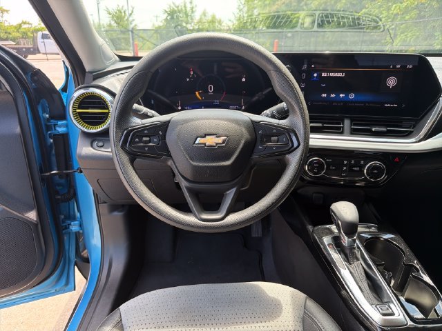 Used 2025 Chevrolet Trax LT FWD image 26